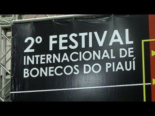 Bonecos são atração de festival internacional que acontece em Teresina