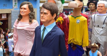 Bonecão de Bolsonaro é hostilizado durante Carnaval de Olinda