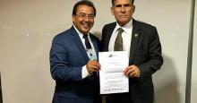 Jonas Moura entrega Carta dos Prefeitos do NE ao ministro Santos Cruz