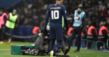Neymar se apresenta e treina no PSG após atraso de uma semana