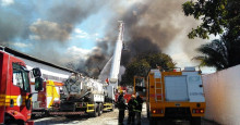 Fogo em matagal causa incêndio em fábrica de calçados na zona Sul