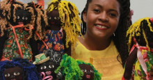 Artesã trabalha empoderamento feminino na confecção de bonecas negras