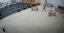 Vídeo: dupla invade academia de crossfit em Picos e faz arrastão