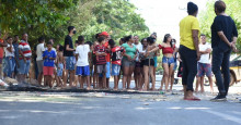 Moradores da Vila ApolÃ´nia fazem manifestação contra a falta de luz