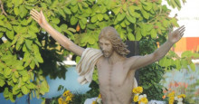 Imagem do Cristo Ressuscitado percorre ruas de Teresina neste domingo de Páscoa