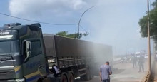 Caminhão colide com moto na Ponte Nova e causa princípio de incêndio