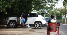 Jovem divide tempo entre lavar carros e estudos para sustentar filha em Teresina