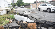Teresina: moradores reclamam de buracos na avenida Lindolfo Monteiro