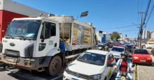 Caminhão de lixo da CTA quebra e congestiona o trânsito no Centro de Teresina