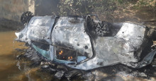 Carro cai de ponte, pega fogo e deixa três vítimas gravemente feridas em Elesbão Veloso
