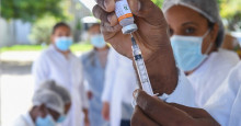 Idosos e pessoas com comorbidades podem se vacinar contra gripe e covid; veja cronograma