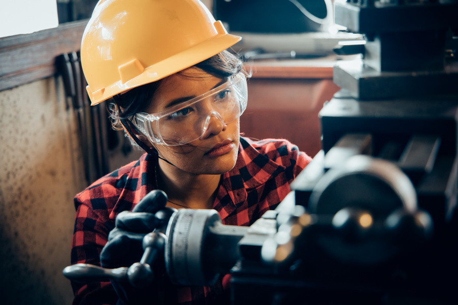 Dia Internacional da Mulher na Engenharia ressalta importância feminina no setor