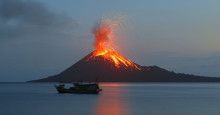 Indonésia aumenta nível de alerta para vulcão que provocou tsunami