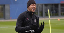 Após exame, PSG descarta cirurgia em pé lesionado de Neymar
