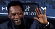 Internado na França com infecção urinária, Pelé está em observação