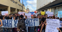 Estudantes e professores vão Ã s ruas em ato contra corte de recursos