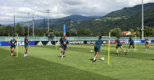 Marta não treina com bola em primeiro dia de seleção na França