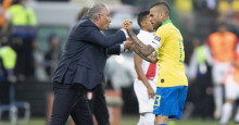 Para Daniel Alves, quem vaia a seleção brasileira, vaia o país