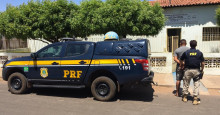Agentes da PRF cumprem mandado de prisão durante abordagem
