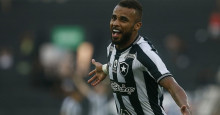 Após expulsão do Atlético-MG, Botafogo amplia e garante vitória