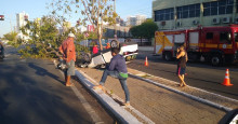 Família capota carro após colidir com árvore na Avenida João XXIII