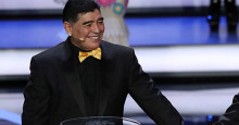 Maradona assume o Gimnasia La Plata e retorna ao futebol