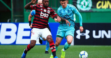 Flamengo 'manda' na partida e vence Chapecoense na Arena Condá