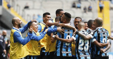 Grêmio supera eliminação na Libertadores e atropela Botafogo