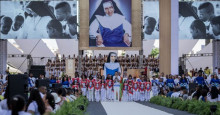 Santa Dulce dos Pobres atrai milhares a espetáculo em Salvador