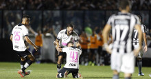 Vasco vence com dois gols em 10 minutos e afunda o Botafogo