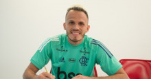 Piauiense Renê renova com Flamengo por mais dois anos