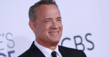 Curado do coronavírus, Tom Hanks apresenta 'Saturday Night Live' de casa