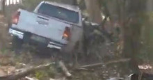 Vídeo: sem controle, carro invade área de proteção ambiental Ã s margens do Poti