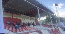 Com aglomeração, torcedores assistem partida do Piauiense; veja vídeo