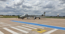 Avião da FAB pousa em Teresina e pacientes de Manaus são transferidos para o HU