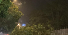 Chuva provoca queda de árvores e energia elétrica em Teresina; veja vídeos