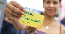 Bolsa Família deve aumentar número de beneficiados, diz ministra Flavia Arruda