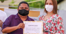 Fundação Wall Ferraz entrega certificados na zona Sudeste de Teresina