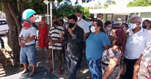 Moradores protestam contra mudanças no atendimento de hospitais em Teresina