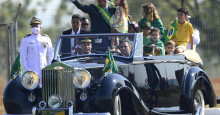 Jair Bolsonaro discursa para apoiadores em Brasília em convocação a favor do seu governo