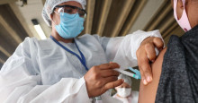 Coronavac: pacientes vacinados com lote suspenso dizem que não estão sendo monitorados