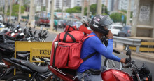 Piauí sanciona lei que proíbe retenção de motos de entregadores por atraso do IPVA