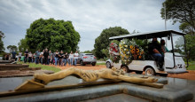 Corpo de piloto piauiense que levava Marília Mendonça é enterrado em Brasília