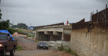 Construção do viaduto do Mercado do Peixe causa transtornos para condutores em Teresina
