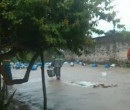 Chuva: Enxurrada arrasta botijões de gás em Piripiri; em Parnaíba, bares ficam alagados
