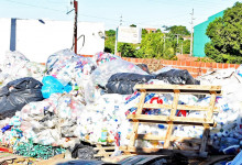 Teresina já acumula 1.800 toneladas de lixo domiciliar no terceiro dia de paralisação