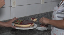 Sabores do Campo ensina o preparo de doce com queijo cremoso e geleia de morango 27 11 2021