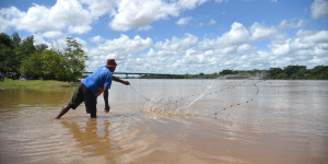 Comerciantes do Encontro dos Rios e Troca-Troca se preparam para aumento do Rio Parnaíba
