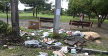 Descarte de lixo em praça causa transtorno a moradores do bairro São Joaquim