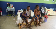 Famílias desabrigadas pelas chuvas reclamam da falta de estrutura de abrigos em Teresina